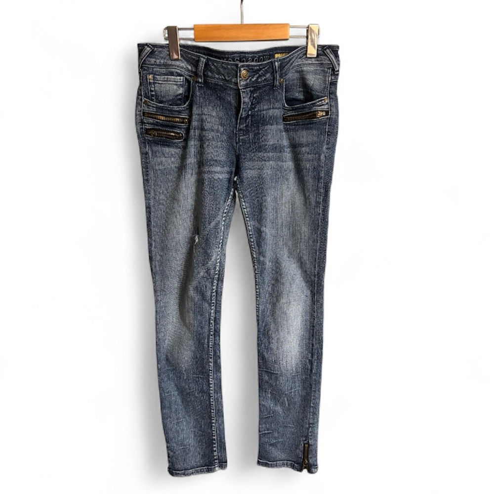 Eyeshadow Distressed Zipper Jeans